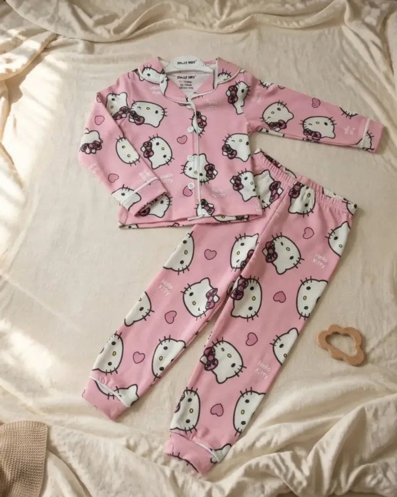 Kız Çocuk Hello Kitty Baskılı Uzun Kollu Pijama Takımı – Pembe · 2 Parça – stilist ürün parçaları kompozisyonu