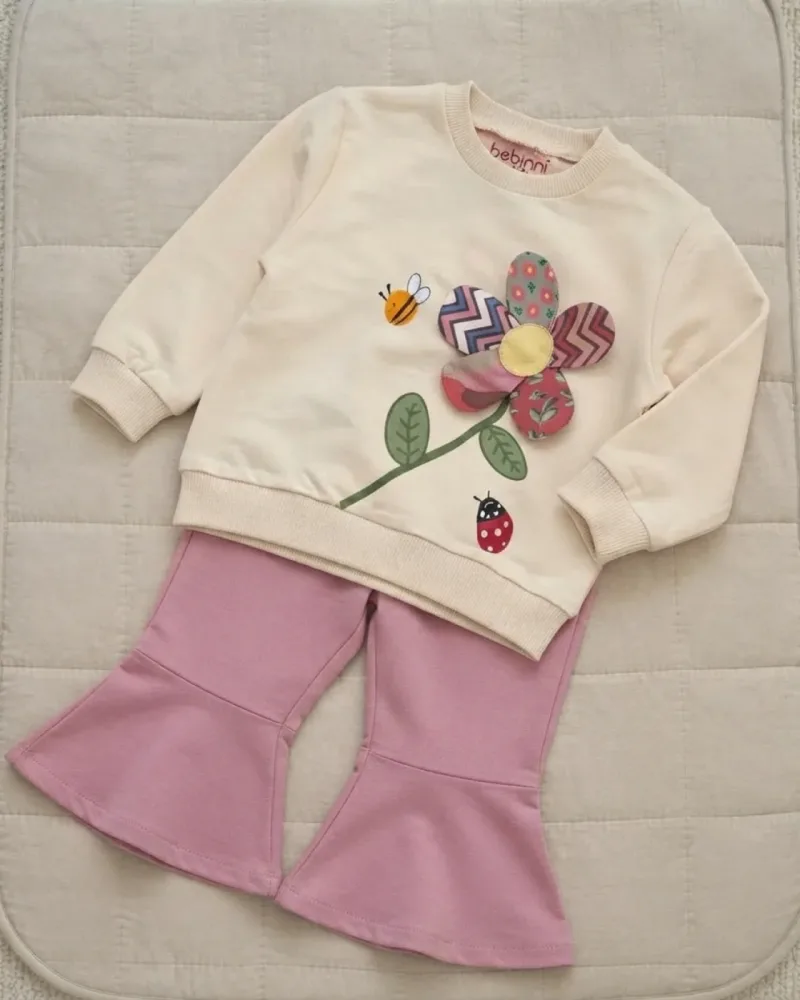 Kız Bebek 3D Çiçek Aplikeli Sweatshirt ve Pantolon Takım – Ekru Pembe · 2 Parça – stilist ürün parçaları kompozisyonu